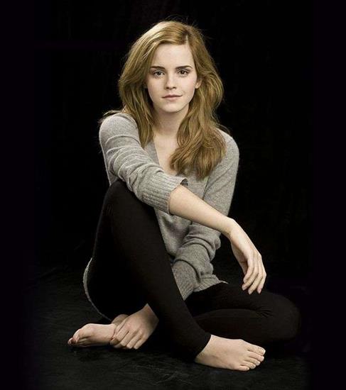 l - emma-watson-black-opened-high-heels-photo-u2.jpg