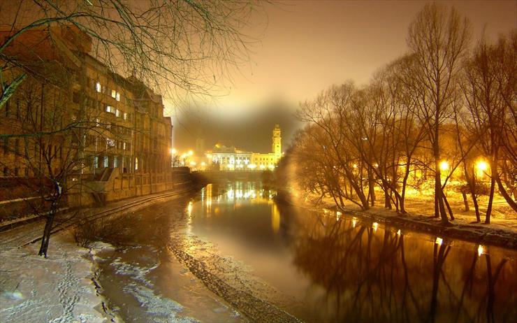 Miasta Nocą - Oradea-at-Night.jpg