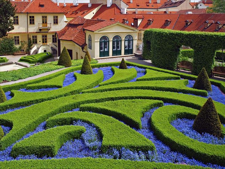 CUDA OGRODNIKÓW - _garden,_prague,_czech_republic.jpg