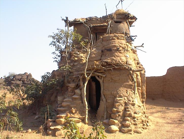 Ghana - Bolgatanga_Blind_man_house.jpg