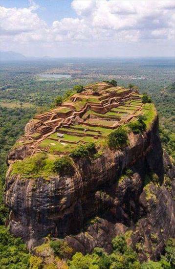 INNE KRAJE- 1 - Ruiny dawnego miasta Sigirija na Sri Lance.jpg