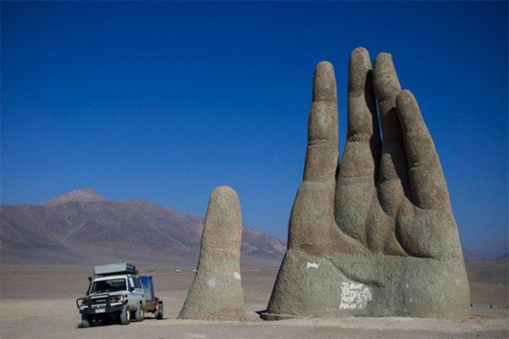Mano del Desierto - most-creative-sculptures-and-statues-you-can-find-around-the-world-24500-728x485.jpg