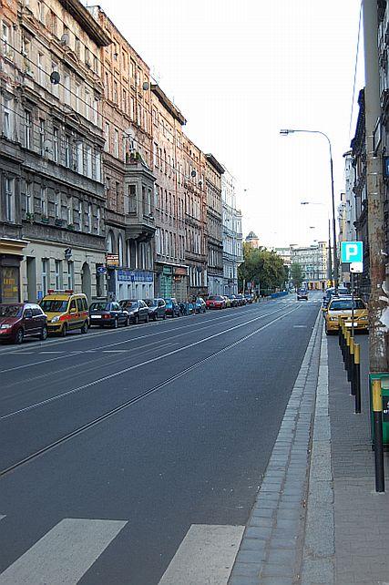 Wrocław - Ul. Chrobrego - widok w strone pl. sw. Macieja  d. pl. Engelsa1.jpg