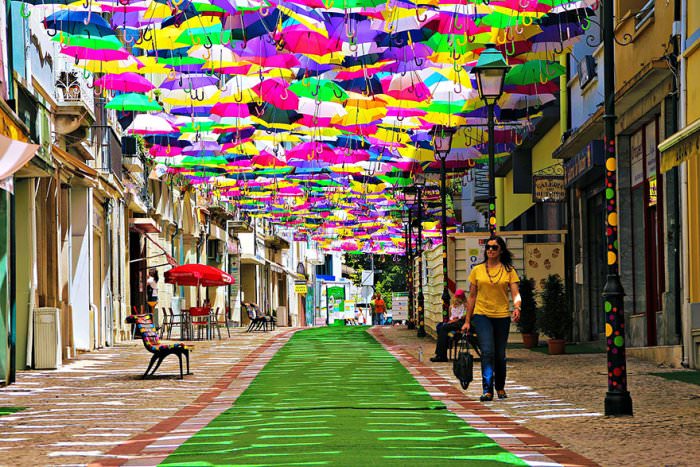 festiwal parasolek - portugalia festiwal-i-kolorowe-parasole-minia.jpg