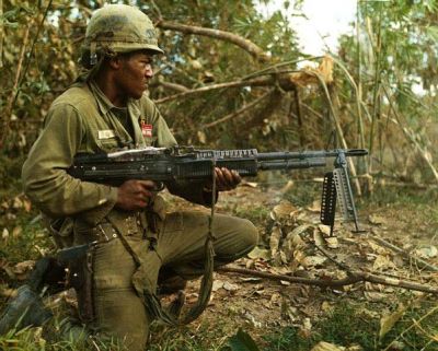 War pictures-Vietnam - m60.jpg