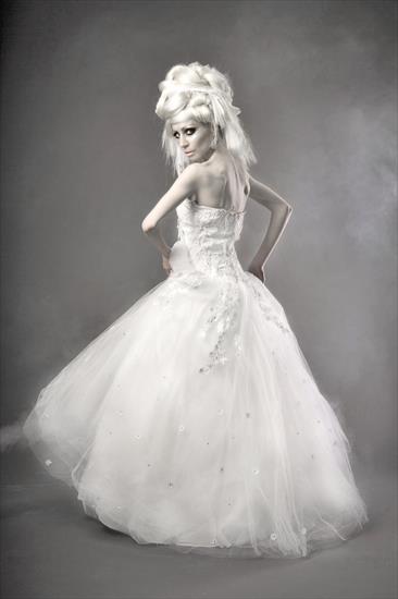 Ona w bieli - Snow_woman__by_PreciousLittle.jpg
