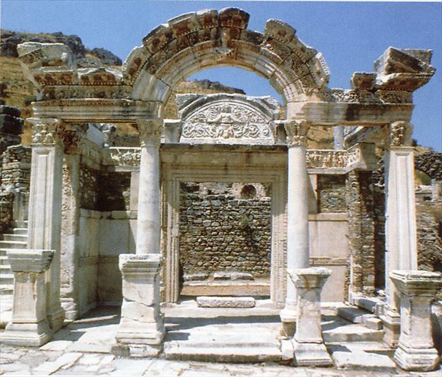 rzym - Świątynia boskiego Hadriana w Efezie.jpg