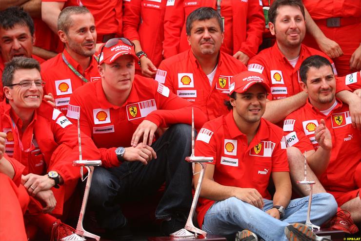 Ferrari F1 Team - Ferrari Team - Spain 2008.jpg