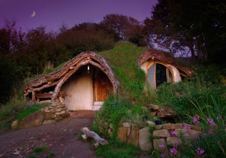 Najdziwniejsze budynki świata - Dom hobbita.jpg