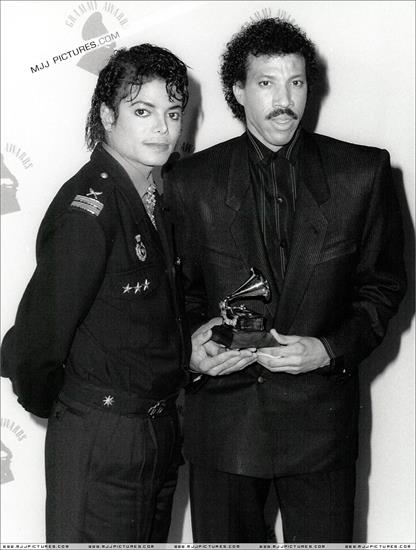 1986.02.25 - Michael attend the 28th Annual Grammy Awards - 051.jpg